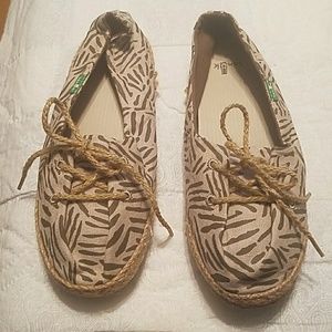 Sanuk boat shoes, sz 6